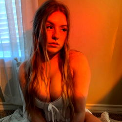 Steph 🙈 18 y/o Girl Next Door photo