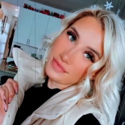 Aria Adams 💖 photo