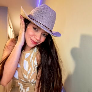 Agatha Yercy๐งธ photo