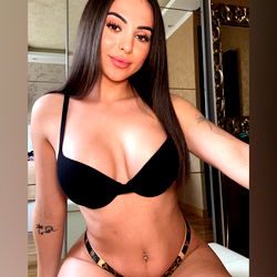 𝕬𝖓𝖉𝖗𝖊𝖆 𝕼𝖀𝕰𝕰𝕹 💦💦💦 photo