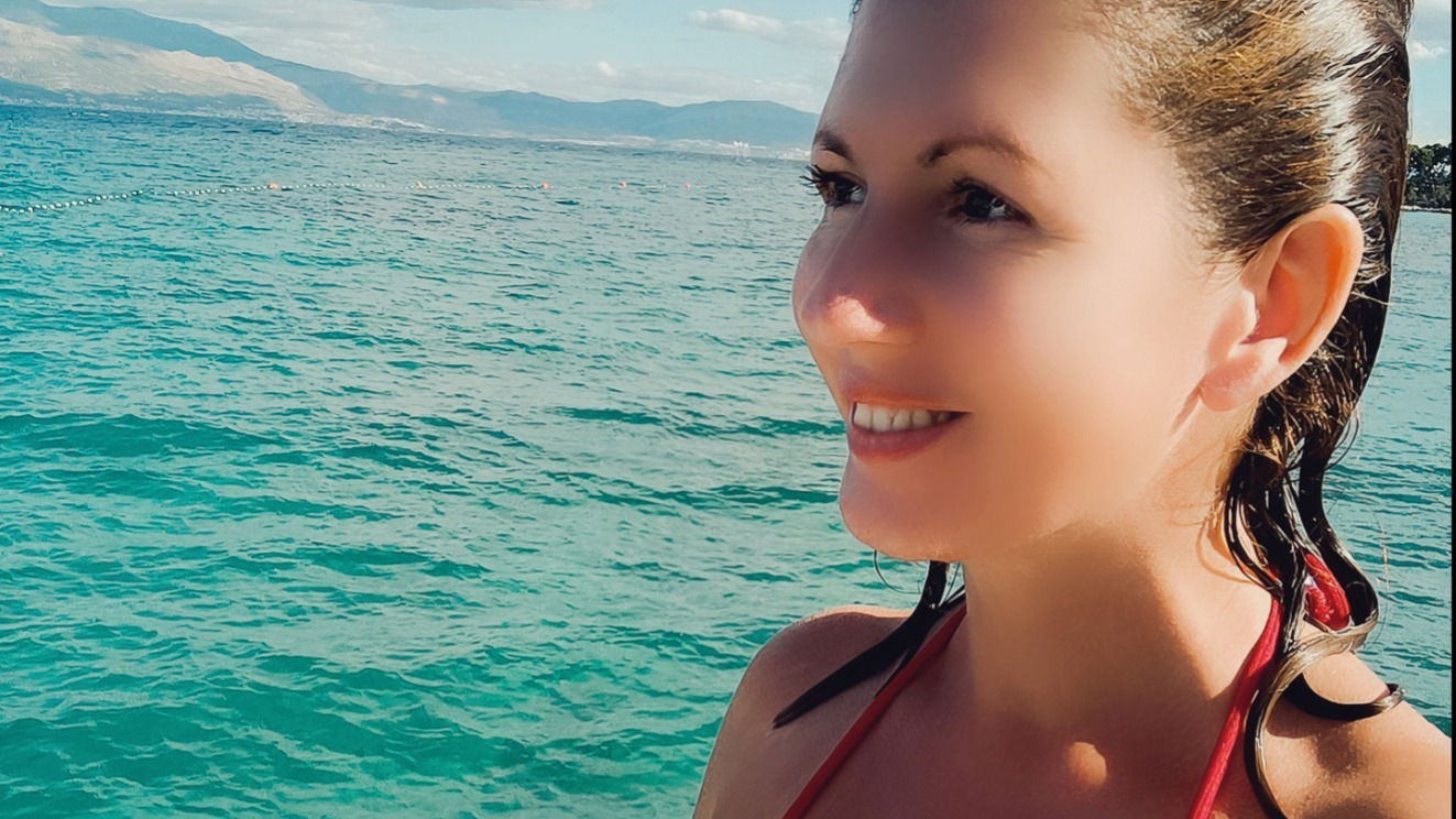 BETI'S SELFIES photo