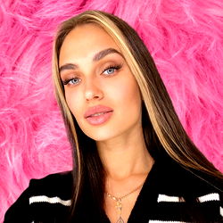 L U N A🍒L O V E photo