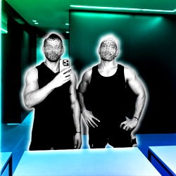 TWOHOTB ⚡️  (free) photo