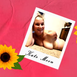 Kate Moon 🌙 photo