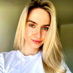 𝐒𝐓𝐀𝐂𝐘 𝐒𝐖𝐀𝐍 🌸 photo