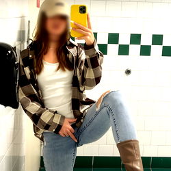 Ellie Handygirl photo