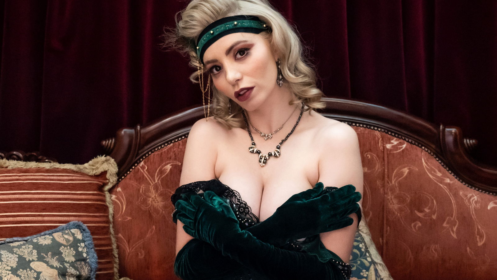 Estelle Exposed photo