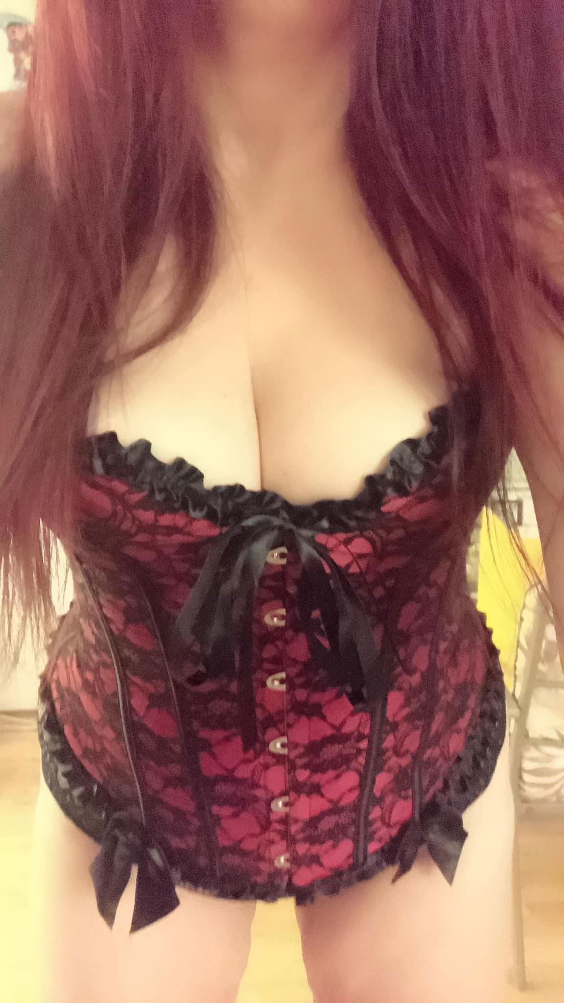 Scarlet Seductress photo