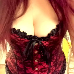 Scarlet Seductress photo