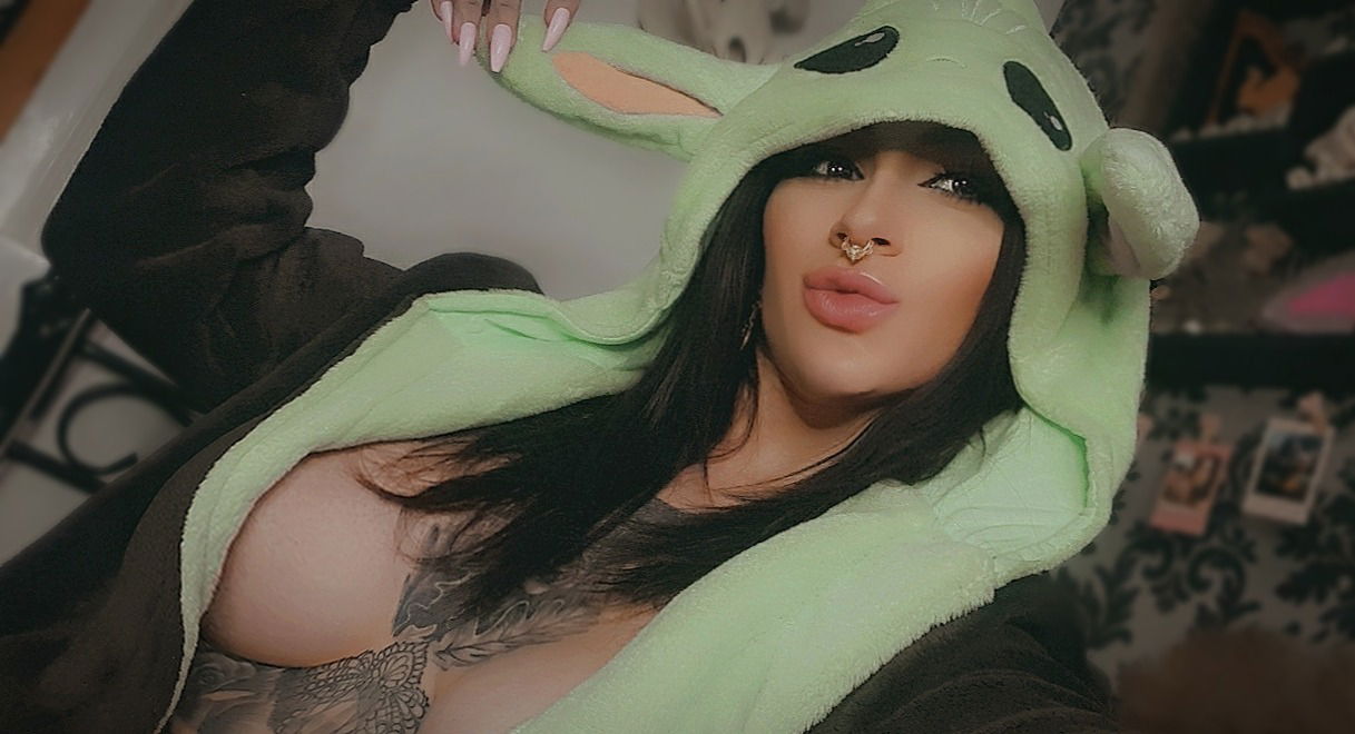 𝑲𝑨𝒀𝑳𝑬𝑰𝑮𝑯 𝑮𝑰𝑩𝑩𝒀 🖤 photo