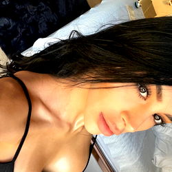 Dahyn FREE Community! 💋 photo