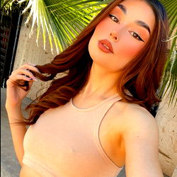 𝐽𝑒𝑧𝑧 𝑆𝑎𝑛𝑐ℎ𝑒𝑧 photo