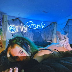 🪶 𝑾𝒆𝒂𝒍𝒕𝒉 𝘸𝘩𝘪𝘴𝘱𝘦𝘳𝘴, 𝑰 𝑳𝒊𝒔𝒕𝒆𝒏 🌬️ photo