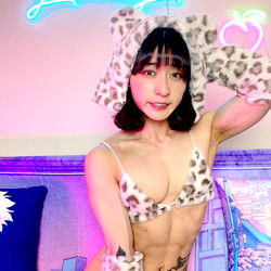 Peachy 🍑🐱🧁 photo