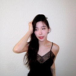 Elle Lee 🖤🪽 photo