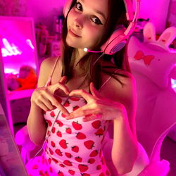 🍓 LittleKitty69 photo