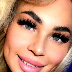 Danielle ๐ฆ photo