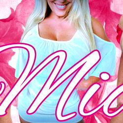 4'10 32G 🦋 Mia photo