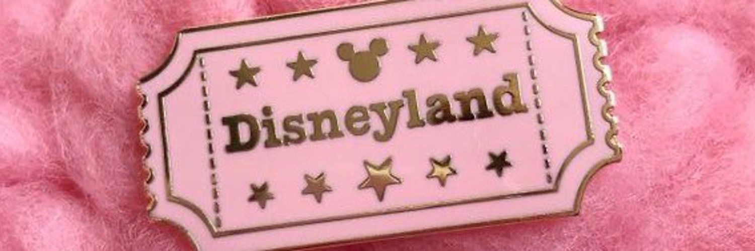 VELVET👩🏽‍❤️‍💋‍👩🏽 photo