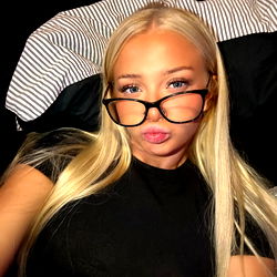 HOLLIE CHAMBERLAIN photo