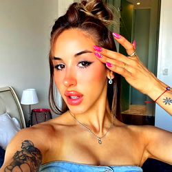 🅼🅾️🅻🅻🆈 photo