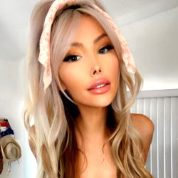 ♡︎꧁GiaDelRey꧂♡︎ photo