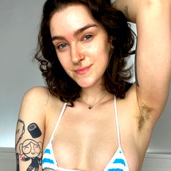 Rae 🌙 hairy nerd photo