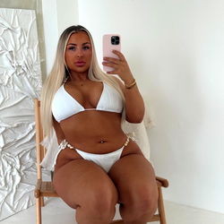 Abbie Carroll 🤍 photo