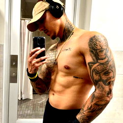 Papijohnny👅 photo