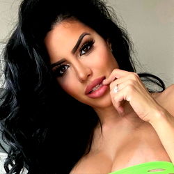 Larissa Santos Lima photo