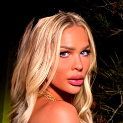 Aurora North 🏳️‍⚧️🦄 photo