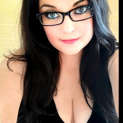 BREED ME 😩🎀 4'10 🦖 34G photo