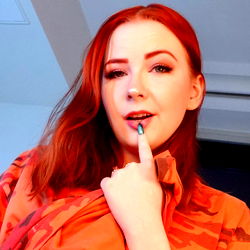 Lanie Luxx 👽 dirty talk extraordinaire ✨ photo