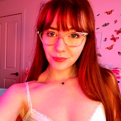 Lanie Luxx 👽 dirty talk extraordinaire ✨ photo