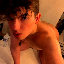 Ucas 405K 🌟 photo