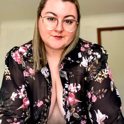 AUDREY 🥰 ur fat pussy gf photo