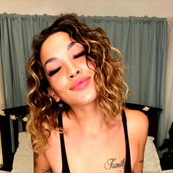 𝙁𝙞𝙡𝙞𝙥𝙞𝙣𝙖 𝙄𝙣 𝙂𝙧𝙖𝙙 𝙎𝙘𝙝𝙤𝙤𝙡! photo