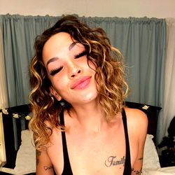 𝙁𝙞𝙡𝙞𝙥𝙞𝙣𝙖 𝙄𝙣 𝙂𝙧𝙖𝙙 𝙎𝙘𝙝𝙤𝙤𝙡! photo