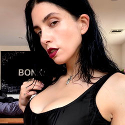 Nadya Riot photo