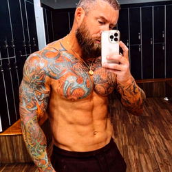 Joshua Hopkins photo