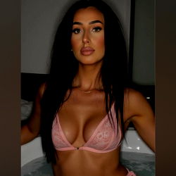 𝐓𝐚𝐦𝐚𝐫𝐚 𝐑𝐨𝐬𝐞 photo