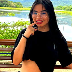 Paola Suarez Wild 🍃😈 photo