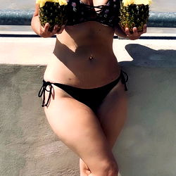 Secret Pineapple Babe photo