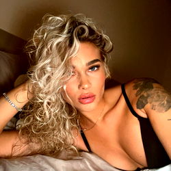 Hannn 🖤✨  (YOUR FAVORITE BABE) photo