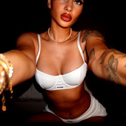 Hannn 🖤✨  (YOUR FAVORITE BABE) photo