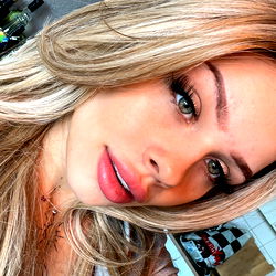 Lara Büttner 🐱😈 photo